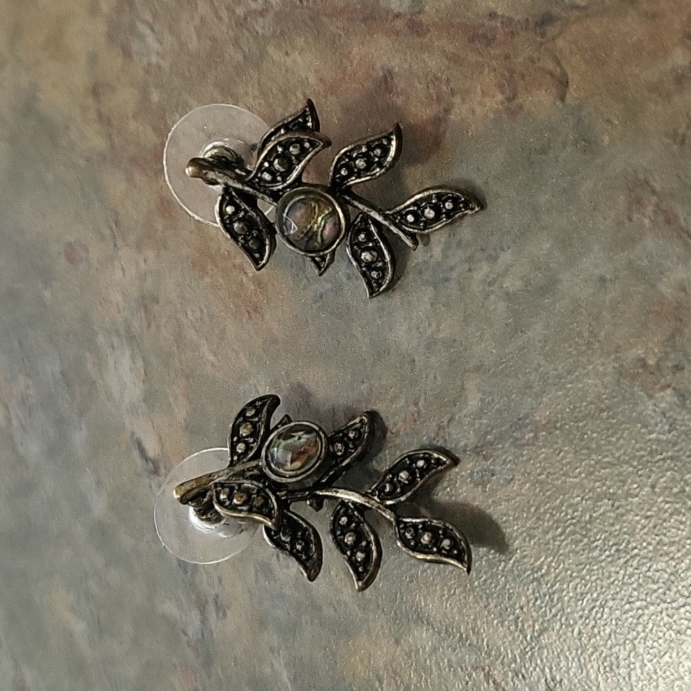 Beautiful leaf earrings